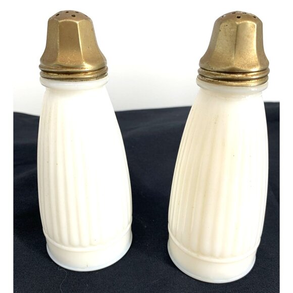 Milk Glass Salt and Pepper Shakers Ribbed 5.5" Goldtone Caps Vintage - Picture 4 of 6